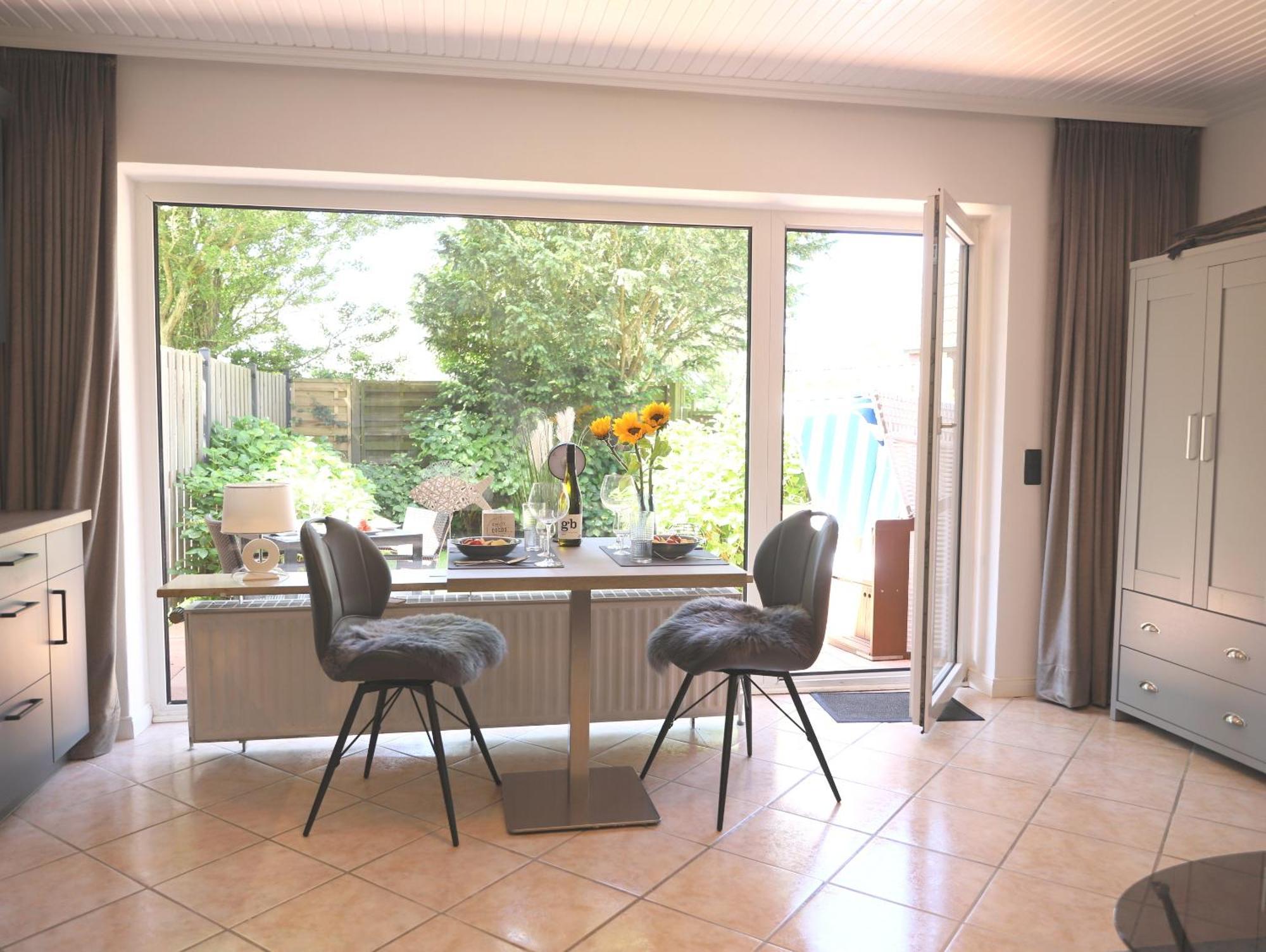 Erdgeschosswohnung Befindet Sich In Alt-westerland. *